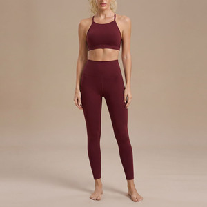 Ensemble de yoga 2 pièces pour hommes grandes tailles, léger, taille haute, sans couture, coupe ajustée, séchage rapide, leggings d'entraînement, ensemble uni - Product Image 1