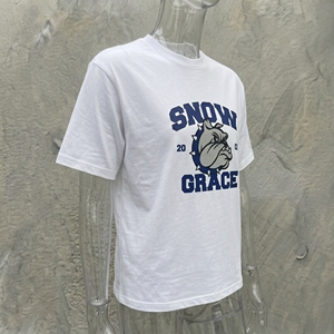 เสื้อยืดแขนสั้นสีขาวสำหรับผู้ชาย Snow Grace ทรงโอเวอร์ไซส์ พิมพ์ลายสกรีน ผ้าเจอร์ซีย์ลำลอง คอโอ 100% ผ้าฝ้าย - Product Image 5