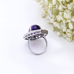 Bague en argent sterling 925 massif avec cabochon ovale naturel en améthyste et pavé de diamants, motif filigrane, collection Memoria Jewels - Product Image 3