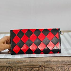 Portefeuille long à motif géométrique rouge et noir avec fermeture pliante, mode féminine, matériau authentique, usage quotidien - Product Image 3