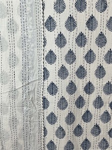 Colcha de Algodón con Estampado de Hojas Azules, Hecha a Mano en India, con Técnica Kantha, Ecológica, 300 Hilos, para Todas las Temporadas - Product Image 4