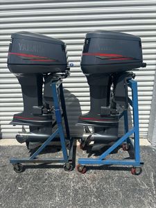 Gran Oferta, Envío Inmediato: Par de Motores Fuera de Borda Usados de 2 Tiempos, 2001, 130hp, con Accesorios - Product Image 2