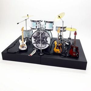 Guitare et batterie miniatures du célèbre groupe Queen White |   Boîte exclusive gratuite pour figurine articulée - Product Image 2
