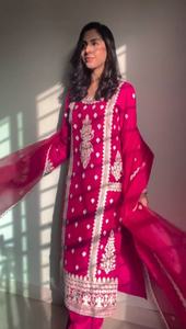 Salwar Kameez pour femmes en soie semi-chinon lourdement brodé, élégant, indien pakistanais, pour mariage, vêtement à séchage rapide, doublure en soie romaine - Product Image 4