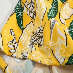 Shorts de Playa para Hombre, Estampado Amarillo, Cintura Media con Cordón, Estilo Casual, Tejido Transpirable - Product Image 2