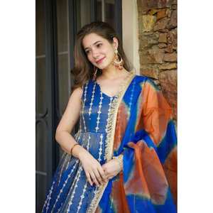 Robe de créateur Anarkali et Dupatta pour la fête Portez des robes de soirée élégantes - Product Image 1