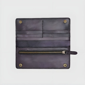 Portefeuille long homme en cuir véritable marron clair de luxe, fin et élégant, avec poche zippée, porte-cartes et fermoirs à pression raffinés - Product Image 5