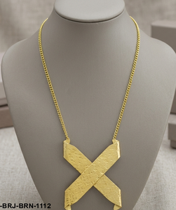 Pendentif X doré massif fait main pour femme, en laiton texturé avec revêtement polyuréthane, finition résistante au ternissement, idéal pour les soirées estivales - Product Image 6