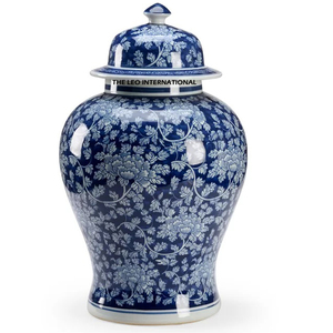Vase de taille moyenne pour décoration florale de table, pot rond en émail bleu et blanc antique avec couvercle - Product Image 4