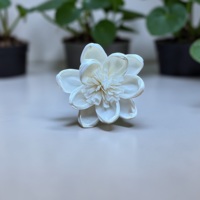 VADEE Kerajinan Tangan Bunga Gardenia Putih Berkelanjutan dari Kayu Sola 8.5 CM Batang Serat Sesbania Model Thailand VDXXX-074