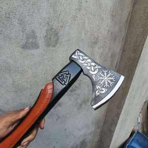 Hacha Tomahawk Artesanal de Acero Industrial con Alto Contenido de Carbono, Mango de Madera de Palisandro, Funda de Cuero, 1.5 kg, Multiusos, para Camping y Actividades al Aire Libre - Product Image 5