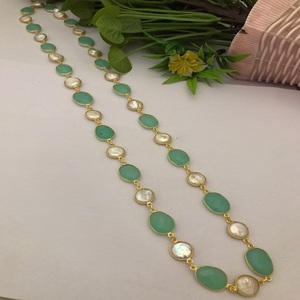 Ensemble de bijoux élégant de qualité supérieure plaqué or avec perles naturelles, style antique fusion, pour les occasions spéciales, collection pour femmes et filles, 24 cm - Product Image 4