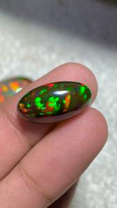 Opale noire d'Éthiopie naturelle, cabochon ovale, 5 carats, pierre précieuse en vrac, multi-reflets pour la fabrication de bijoux - Product Image 2
