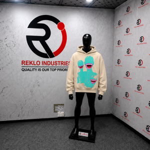 Sudadera con Capucha Oversize Beige con Gráficos Estilo Urbano Moderno, Ropa Urbana Beige de Moda, Diseño con Bolsillo Frontal, Corte Regular - Product Image 3