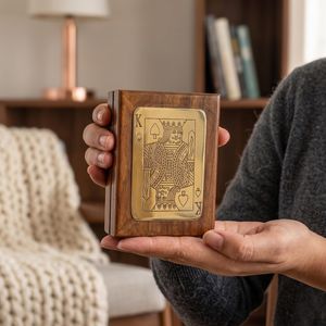 Boîte de rangement personnalisée en laiton et bois pour cartes à jouer publicitaires, écologique et durable, pour affichage familial sur table intérieure - Product Image 3