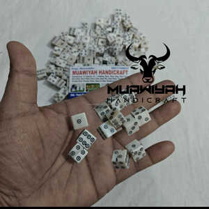 ลูกเต๋ากระดูกควายคุณภาพดีที่สุด 100% เป็นมิตรกับสิ่งแวดล้อม ลูกเต๋าทำมือจากกระดูกควาย ขัดเงา ปรับแต่งขนาดได้ สำหรับเล่นเกมบนโต๊ะ - Product Image 4