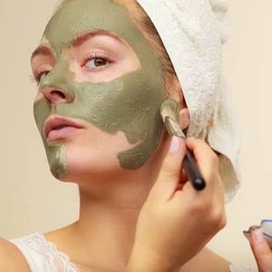 Mascarilla Facial Purificante de Arcilla de Té Verde Enriquecida con Vitamina C, Personalizable con Hierbas para Todo Tipo de Piel, OEM, Venta al Por Mayor, Marca Privada - Product Image 4