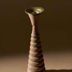 Candelabro de madera clásico hecho a mano, centro de mesa decorativo para interiores rústicos y decoración elegante de mesa - Product Image 2