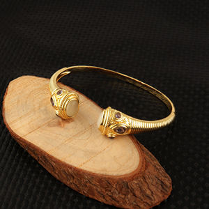 Pulsera de puño abierto chapada en oro con piedra lunar, amatista y circonita cúbica para mujer, estilo tribal, étnico, bohemio, ajustable, joyería llamativa. - Product Image 2