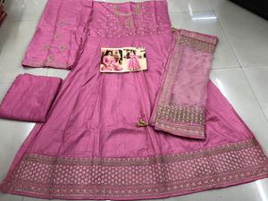 Traje Anarkali Moderno de Seda Rosa Bordado, Semi-Confeccionado, Colección India/Pakistaní para Fiestas, Salwar Kameez Largo Hasta el Suelo - Product Image 5