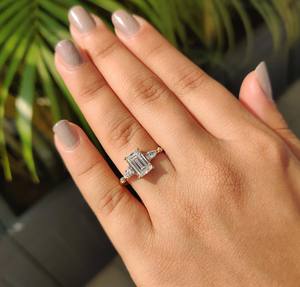 Anillo de compromiso con cinco piedras en forma de esmeralda de 1.00-5.00 quilates certificado por IGI para mujer, oro de 10K/14K/18K /PT950 /S925 - Product Image 2