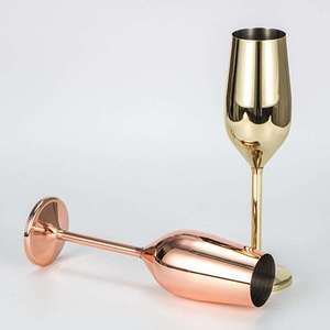 แก้วทรงโค้งสีโรสโกลด์ทองแดงสุดหรู พร้อมลายดอกไม้สลักบนด้านใน แก้วทรงสูงสำหรับงานแต่งงาน งานเลี้ยง และงานเฉลิมฉลอง - Product Image 2