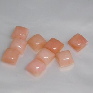 โอปอลสีชมพูธรรมชาติทรงเหลี่ยมแบบคาโบชอง ผิวเรียบ ขนาดมาตรฐาน หลังแบน พลอยหลวม คุณภาพสูง รับรองโดยบุคคลที่สาม สำหรับทำเครื่องประดับ ขายส่ง - Product Image 3