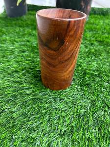 Verre à shot en bois fait main, forme ronde, finition naturelle, design traditionnel, capacité 500-1000 ml, utilisation en camping - Product Image 4