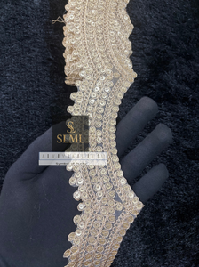 Bordure en dentelle de luxe brodée d'or avec des paillettes et un motif en zigzag - Product Image 5