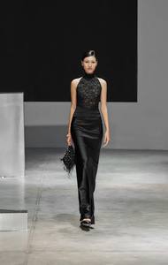 Nueva Colección de Blusas y Tops Elegantes para Mujer, Blusa MAIA con Encaje Floral, Estilo Halter con Cuello Alto, Blusas y Camisas para Mujer, Vietnam - Product Image 4