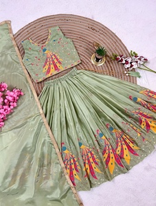 Ensemble Lehenga traditionnel indien pakistanais pour filles avec motif paon et broderies, pour occasions spéciales, de 2 à 15 ans - Product Image 4