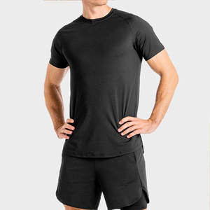เสื้อยืดออกกำลังกายผู้ชายทรงริงเกอร์ ผ้าโพลีเอสเตอร์/คอตตอน แห้งเร็ว ระบายอากาศดี ดีไซน์ใหม่ สตรีทแวร์ ปรับแต่งได้ - Product Image 1
