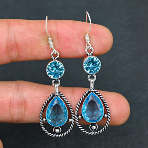 Pendientes Personalizados de Plata de Ley con Baño de Plata y Topacio Azul Sintético en Forma de Pera con Engaste de Bisel, 1.90 Pulgadas, Superventas - Product Image 2