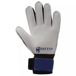 Guantes de Portero de Látex Alemán Súper Suaves de 4 mm con Inyección de Silicona en el Dorso, Corte de Dedos y Pulgar en Rollo Negativo, Correa Integrada - Product Image 3
