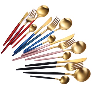 Ensemble de couteaux fourchette cuillère multicolore de qualité supérieure pour événements de mariage Restaurants maisons restauration et présentations de table élégantes vaisselle - Product Image 1