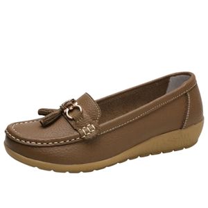 Zapatos de Mujer con Estampado Tradicional, Cuero Premium, Punta Redonda, Estilo Monk, Fabricante Mayorista, Exportación al por Mayor - Product Image 3