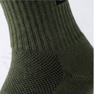 ถุงเท้ากีฬาโลโก้แบบกำหนดเอง กันลื่น สำหรับฟุตบอล  ระบายอากาศได้ดี  สำหรับทีมฝึกซ้อมฟุตบอล  สีตามสั่ง - Product Image 4