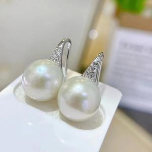 Pendientes de Perlas Redondas Blancas de Agua Dulce Edison de 11-12 mm, Plata S925 con Luz Intensa y Pequeñas Imperfecciones - Product Image 1