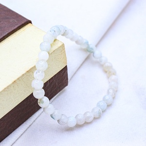 Bracelet extensible en pierres de lune blanches naturelles lisses et rondes, bijoux fins, Memoria Jewels - Product Image 3