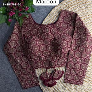 Nueva llegada: Blusa de algodón Ajrakh de alta calidad con estampado uniforme, manga larga, acolchada y con borlas múltiples en la espalda, lista para usar. Proveedor indio. - Product Image 3