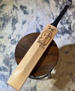 Bate de Críquet CA Sports Gold Legend Edition de Madera de Sauce Inglés, Ligero, para Mano Derecha/Izquierda, con Funda Protectora y Agarre Extra - Product Image 2