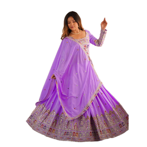 Hermosa y Moderna Ropa Tradicional China Amarilla - Lehenga Choli Talla M con Intrincado Trabajo de Secuencia de Hilos y Elegante Codificación Dori - Product Image 1