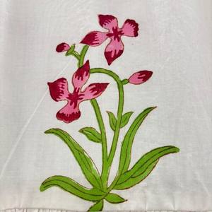 Mini-robe bohème en coton 100% naturel, imprimé floral artisanal, col en V, manches 3/4, ourlet à volants en dentelle, lavable, taille naturelle, éco-responsable - Product Image 4