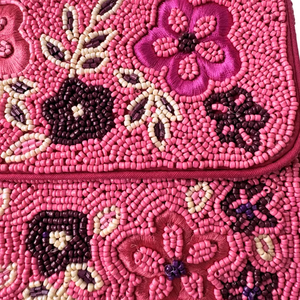 Bolso de hombro con cuentas florales rosas, bolso de mano con flores de cuentas hechas a mano, bolso llamativo de color rosa brillante, bolso de hombro moderno, bolso de verano. - Product Image 3