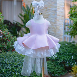 10 Tenues de princesse élégantes pour enfants, blanches, deux pièces, avec haut et jupe séparés, longue queue de nœud à l'arrière et accessoire pour cheveux - Product Image 1