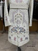 Vêtements ethniques pour hommes, sherwani en soie ivoire pour mariage, cérémonie Varmala, avec broderie multicolore en resham, perles de verre et micro-paillettes