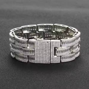 Bracelet cubain en micro-pavé de moissanite très demandé pour la mode hip-hop tendance, disponible à un prix abordable - Product Image 3