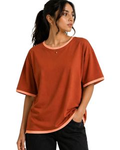 เสื้อยืดโอเวอร์ไซส์สีส้มไหม้แบบสั่งทำพิเศษสำหรับผู้หญิง คอกลม แขนสั้น แต่งขอบตัดกัน ทรงหลวม นุ่ม ระบายอากาศได้ดี เหมาะสำหรับฤดูร้อน - Product Image 1