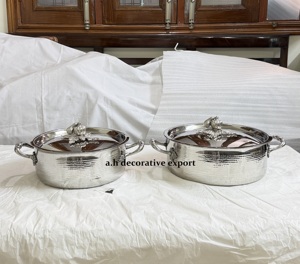 ชุดหม้อสเตนเลสสตีลแบบตอกลายสีเงิน Royal Serveware พร้อมฝาปิดลายดอกไม้ตกแต่ง ปลอดภัยสำหรับอาหาร ชุดหม้อสำหรับทำอาหาร - Product Image 5