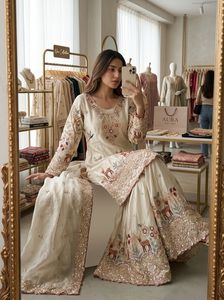 Ensemble Kurta Sharara Dupatta de qualité export indienne en pure soie Chinon avec broderies et sequins, style Sharara pakistanais - Product Image 2